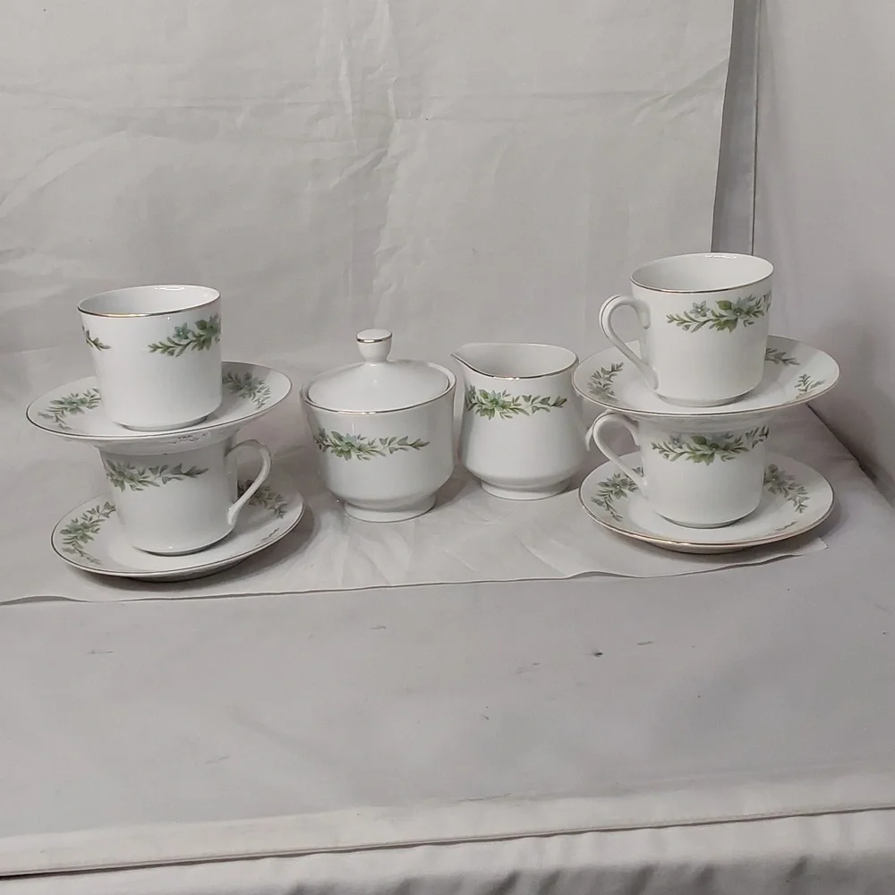 CREATIVE MANOR VINTAGE TEA SET FOR.‎ 4